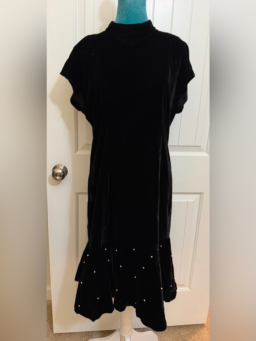 Taurus Nites Black Velvet Midi Dress with Pearl Accents and Tulle Underlay Sz 14